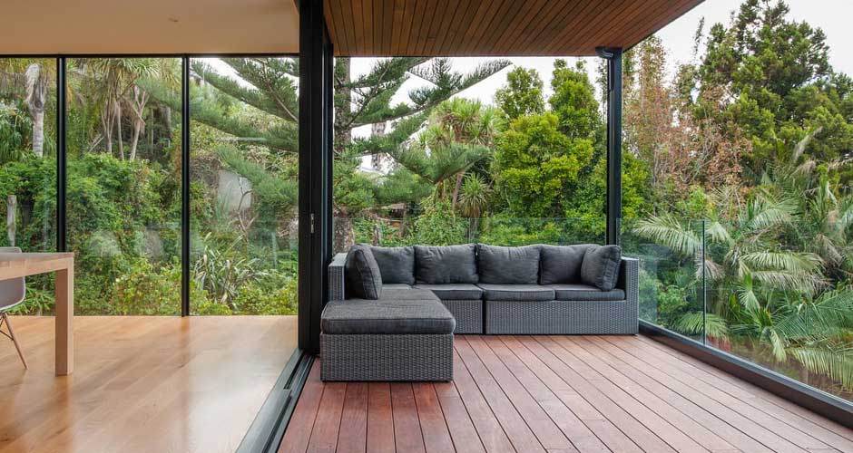 How-Decking-Creates-a-Seamless-Indoor-Outdoor-Flow